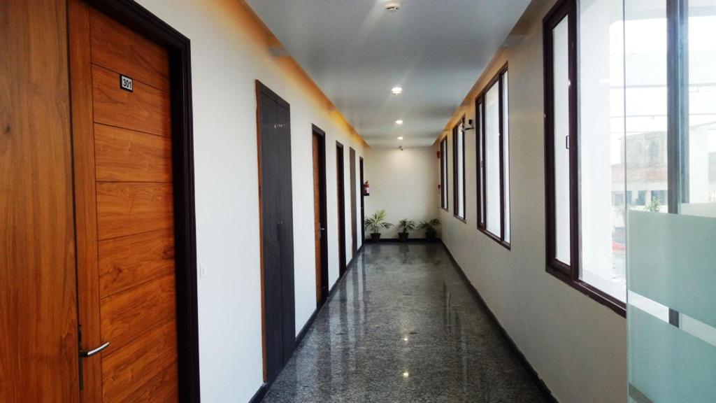 Alankrita Suites & Party Halls 密拉特 外观 照片