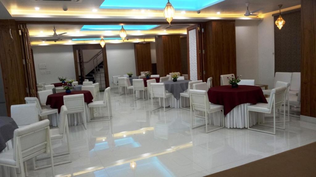Alankrita Suites & Party Halls 密拉特 外观 照片