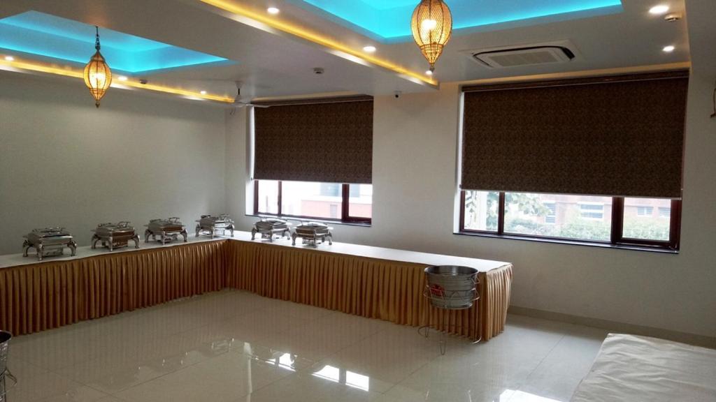 Alankrita Suites & Party Halls 密拉特 外观 照片