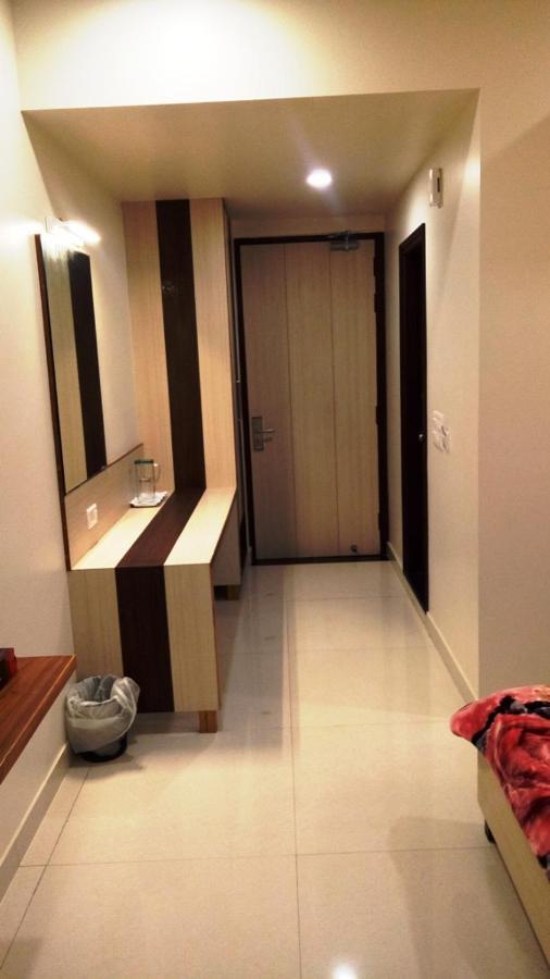 Alankrita Suites & Party Halls 密拉特 外观 照片