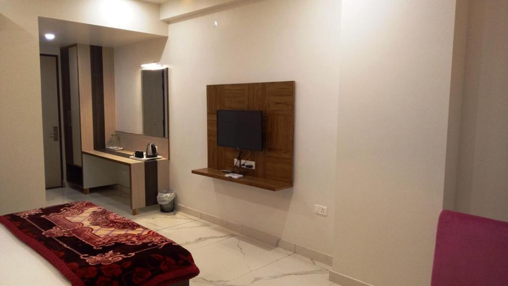 Alankrita Suites & Party Halls 密拉特 外观 照片